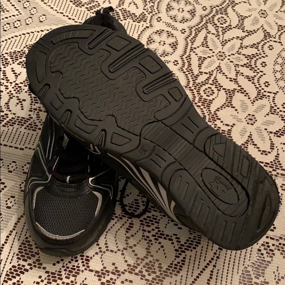 New black Starter tennis shoes - Picture 2 of 4